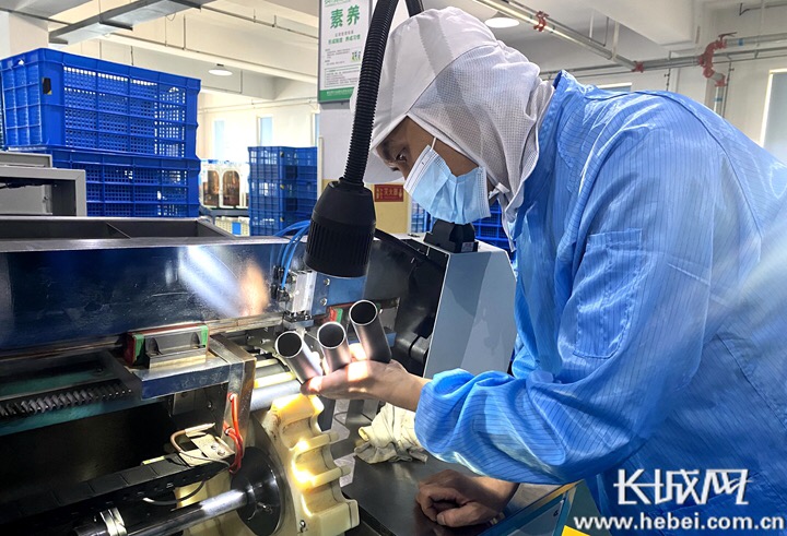 軍興溢美工作人員在崗位上認真工作 軍興溢美工作人員在崗位上認真工作