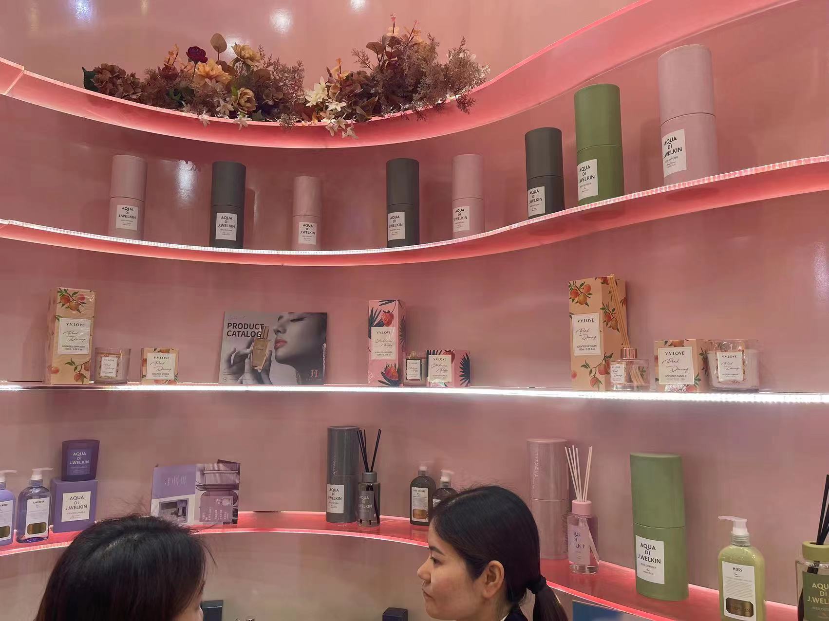 軍興溢美帶大家走進第27屆CBE上?；瘖y品行業展會